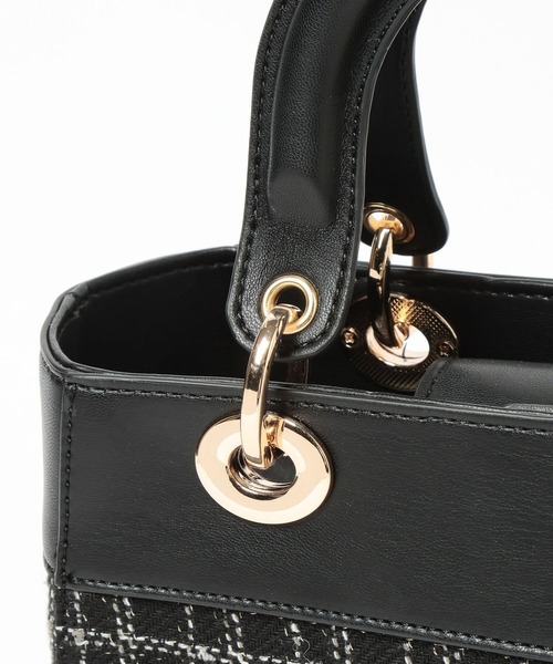 Andemiu（アンデミュウ）の「チャームつきツイードスクエアバッグ641604（トートバッグ・レディース・ブラック/アイボリー・FREE）」の13枚目の写真