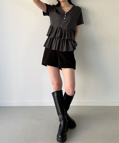 junoah（ジュノア）の「Vネックフリルヘムリブカットソー（Tシャツ/カットソー・レディース・チャコール/ライトグレー/ブラック・LARGE/MEDIUM/SMALL）」の16枚目の写真