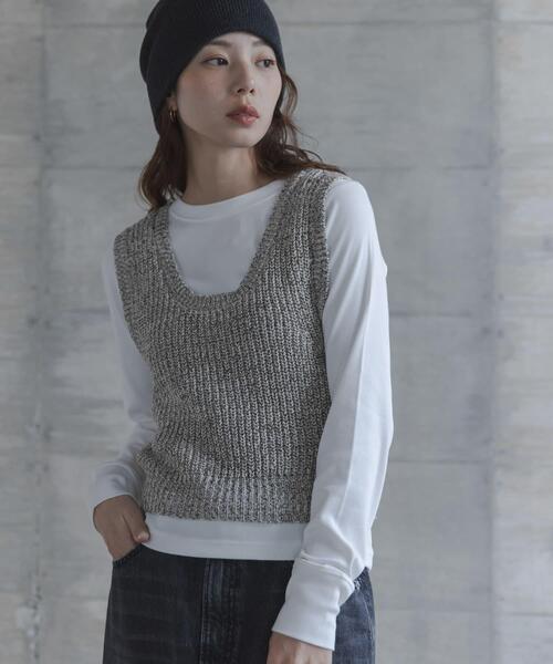URBAN RESEARCH Sonny Label（アーバンリサーチサニーレーベル）の「メランジテープヤーンUネックニットベスト（ベスト・レディース・グレー系その他/ベージュ系その他・FREE）」の2枚目の写真