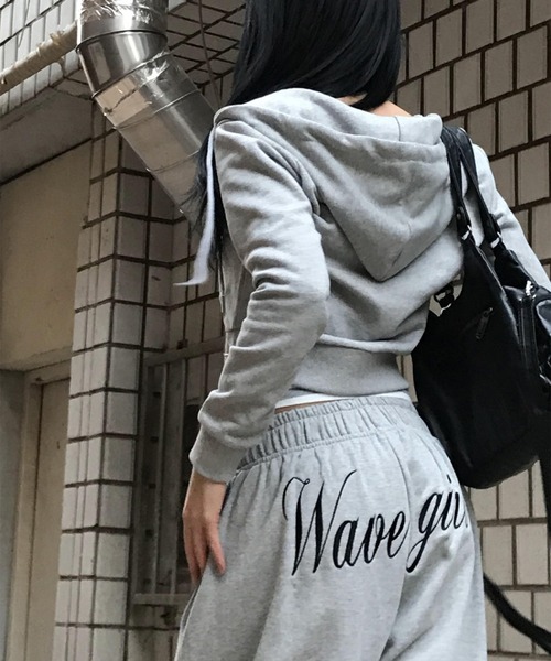 LYEON(リヨン)の「ロゴ刺繍ショート丈スウェットパーカー/裏起毛パーカー(パーカー・レディース・ブラック/グレー/オフホワイト・FREE)」の12枚目の写真