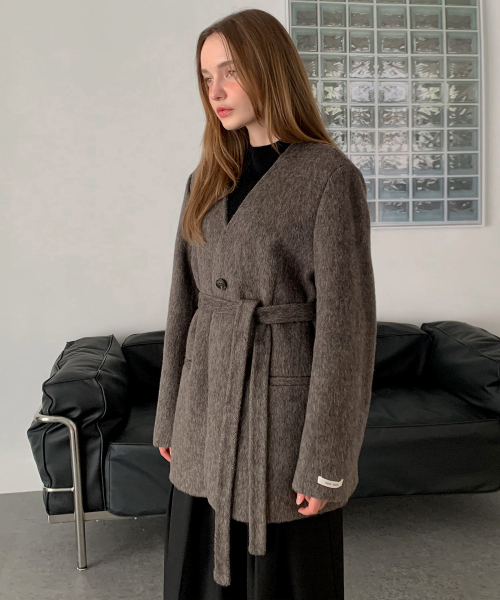 VASCARA（バスカラ）の「Handmade Collarless Belted Wool Jacket (3colors)（チェスターコート・レディース・ブラウン/ベージュ/チャコール・FREE）」の5枚目の写真