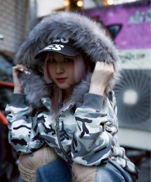 SUPPLIER(サプライヤー)の「SUPPLIER/サプライヤー/【LHP EXCLUSIVE】FAUX FUR CROPPED CROSS ZIP HOODIE(パーカー・メンズ・カモフラージュ/その他2・XL/L/M)」の3枚目の写真