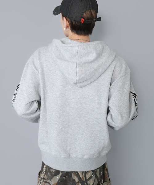 SPINNS（スピンズ）の「短丈ダブルジップパーカー/トライバル/刺繍/ショート丈（パーカー・メンズ・ピンク系その他/ウッドランド/ブラック系その他/杢グレー・ONESIZE）」の7枚目の写真