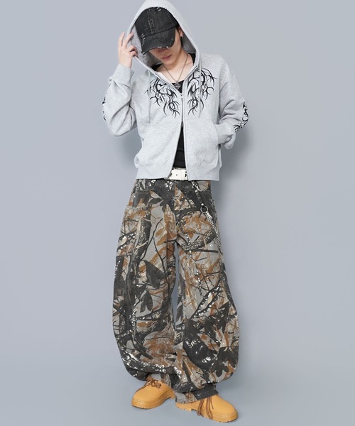 SPINNS（スピンズ）の「短丈ダブルジップパーカー/トライバル/刺繍/ショート丈（パーカー・メンズ・ピンク系その他/ウッドランド/ブラック系その他/杢グレー・ONESIZE）」の11枚目の写真