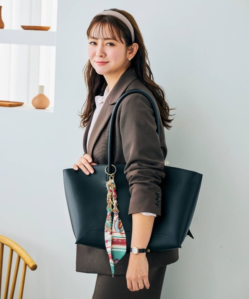 GLOBAL WORK(グローバルワーク)の「菅谷梨沙子さんコラボ/A4トートバッグ/643223(トートバッグ・レディース・ブラック/ダークブラウン・FREE)」の1枚目の写真