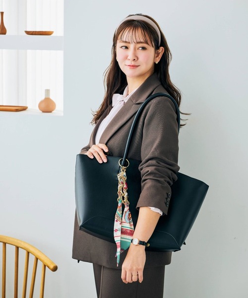 GLOBAL WORK(グローバルワーク)の「菅谷梨沙子さんコラボ/A4トートバッグ/643223(トートバッグ・レディース・ブラック/ダークブラウン・FREE)」の7枚目の写真
