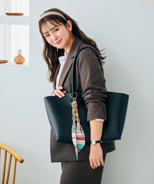 GLOBAL WORK(グローバルワーク)の「菅谷梨沙子さんコラボ/A4トートバッグ/643223(トートバッグ・レディース・ブラック/ダークブラウン・FREE)」の8枚目の写真