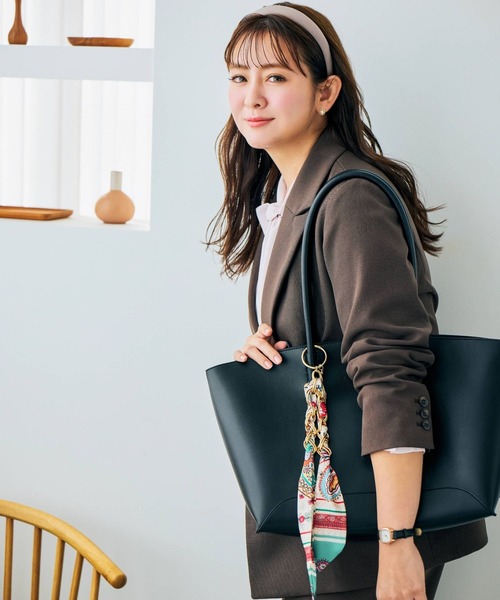 GLOBAL WORK(グローバルワーク)の「菅谷梨沙子さんコラボ/A4トートバッグ/643223(トートバッグ・レディース・ブラック/ダークブラウン・FREE)」の10枚目の写真