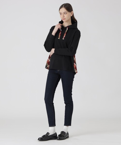 BLUE LABEL CRESTBRIDGE(ブルーレーベルクレストブリッジ)の「【一部店舗限定】ベーシック裏毛フーディー(パーカー・レディース・オフホワイト/ブラック/グレー系その他・40/38)」の8枚目の写真