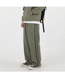 UMM（ウム）の「ツーピンタック配色ラインワイドトレーニングトラックパンツ3COLOR（スウェットパンツ）」