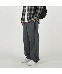 UMM（ウム）の「ツーピンタック配色ラインワイドトレーニングトラックパンツ3COLOR（スウェットパンツ）」