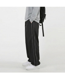 UMM（ウム）の「ツーピンタック配色ラインワイドトレーニングトラックパンツ3COLOR（スウェットパンツ）」