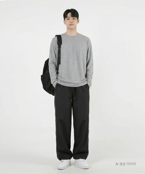 UMM(ウム)の「ツーピンタック配色ラインワイドトレーニングトラックパンツ3COLOR(スウェットパンツ・メンズ・ブラック/チャコール/カーキ・F)」の12枚目の写真