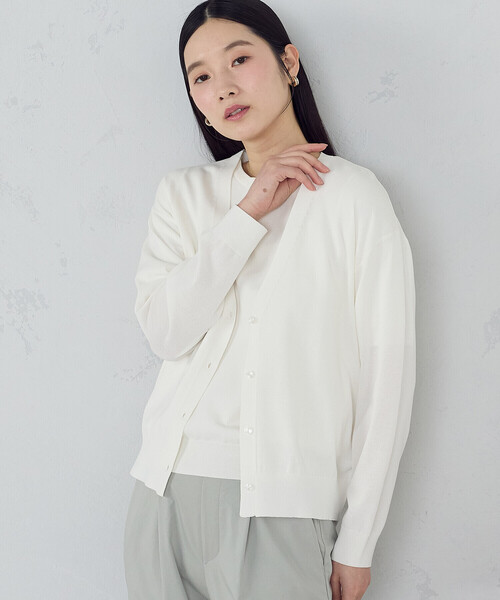 COMME CA ISM（コムサイズム）の「【ウォッシャブル・UVカット】ベーシック カーディガン（カーディガン/ボレロ・レディース・ブラック/アイボリー/ブルー/ネイビー・LARGE/MEDIUM）」の2枚目の写真