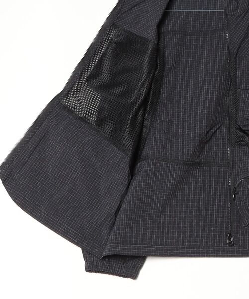 CHUMS（チャムス）の「【CHUMS】Anti-Bug Convertible Jacket（ナイロンジャケット・メンズ・ブラック・LARGE/X-LARGE/MEDIUM）」の6枚目の写真