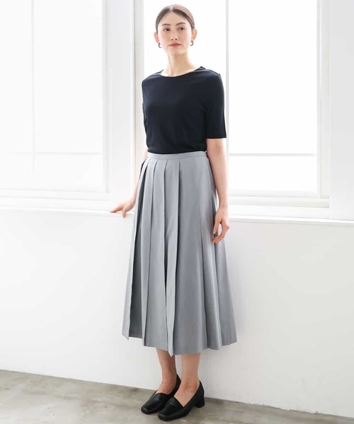 MICHEL KLEIN（ミッシェル・クラン）の「[遮熱効果素材]ステッチレス五分袖プルオーバー（Tシャツ/カットソー・レディース・ブラック/ホワイト・38）」の6枚目の写真