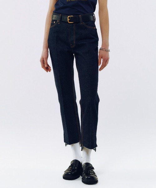 Mila Owen（ミラオーウェン）の「【MILA PANTS】裾段差テーパードデニムパンツ（デニムパンツ・レディース・インディゴブルー/ブルー/レッド/ライトブルー・00/1/0/2）」の5枚目の写真