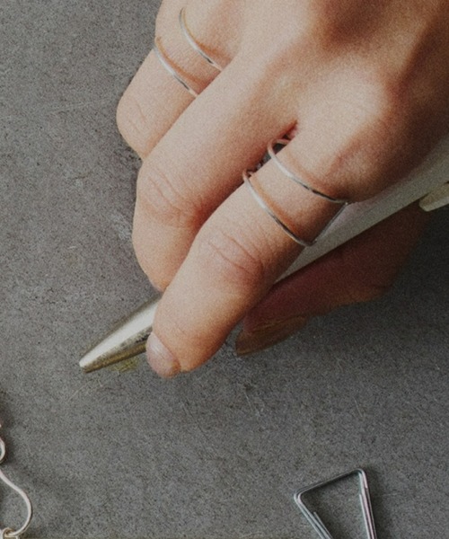 Nothing And Others(ナッシングアンドアザーズ)の「「Nothing And Others/ナッシングアンドアザーズ」Clip Wave Ring(リング・レディース・シルバー・FREE)」の1枚目の写真