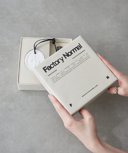 BIRTHDAY BAR(バースデイバー)の「【BIRTHDAY BAR×FACTORY NORMAL】ドレスパフュームセット(ルームフレグランス/お香・レディース・ベージュ・0)」の4枚目の写真