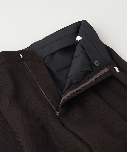 EDIFICE(エディフィス)の「HUSBANDS(ハズバンズ)WIDE PLEATED TROUSERS IN 4-PLY(スラックス・メンズ・ブラウン/ブラック・42/40/38)」の4枚目の写真