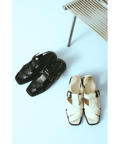 RIM.ARK(リムアーク)の「Leather cage sandal レザー ケージ サンダル(サンダル・レディース・アイボリー/ブラック・36/37/38/39)」の5枚目の写真