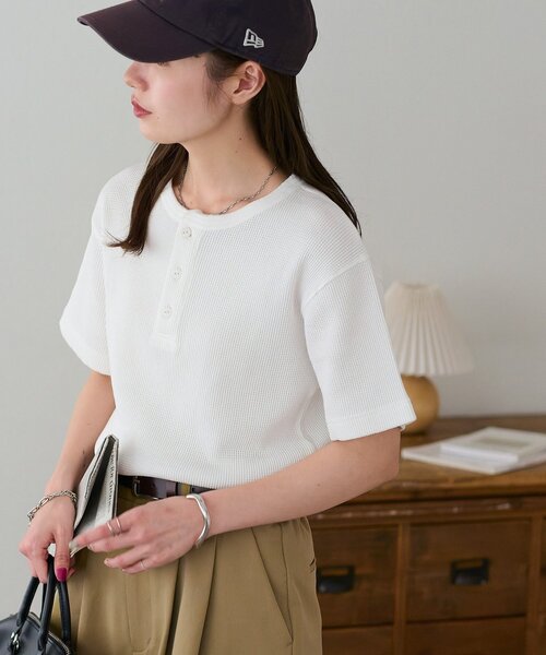 DISCOAT(ディスコート)の「【Enlude/サイズ展開あり】ピグメントヘンリーネック《ユニセックス》(Tシャツ/カットソー・レディース・グレイッシュベージュ/チャコールグレー/オフホワイト・LARGE/MEDIUM)」の6枚目の写真
