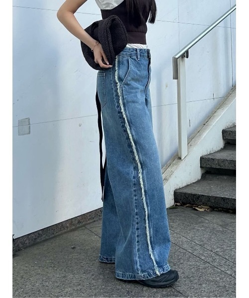 STYLEMIXER(スタイルミキサー)の「サイドフリンジワイドデニム(デニムパンツ・レディース・ブラック/ブルー・SMALL/MEDIUM/LARGE)」の2枚目の写真