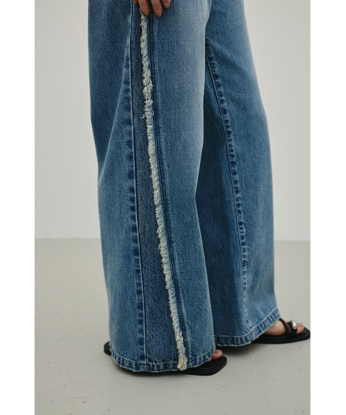 STYLEMIXER(スタイルミキサー)の「サイドフリンジワイドデニム(デニムパンツ・レディース・ブラック/ブルー・SMALL/MEDIUM/LARGE)」の6枚目の写真
