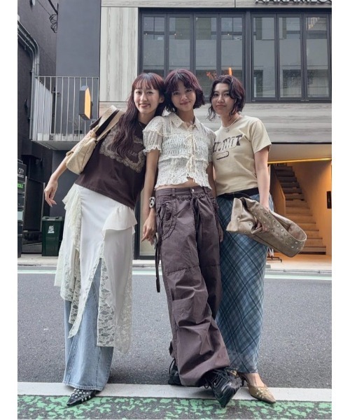 SLY(スライ)の「LACE LOGO T/SH レースロゴTシャツ 春服 夏服 半袖(Tシャツ/カットソー・レディース・ブラウン/ネイビー/オフホワイト・FREE)」の22枚目の写真