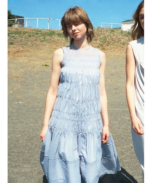 emmi（エミ）の「シアーナイロンシャーリングワンピース【セットアップ対応】（ワンピース・レディース・ホワイト/ライトブルー/ブラック・1/0）」の3枚目の写真