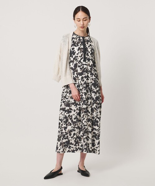 UNITED ARROWS(ユナイテッドアローズ)の「Spiree ギャザー フレンチスリーブ ワンピース(ワンピース・レディース・その他7/その他5/その他2/その他1/ネイビー・FREE)」の4枚目の写真