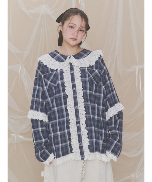 merry jenny(メリージェニー)の「チェックデコラティブレースシャツ(シャツ/ブラウス・レディース・レッド/ブラウン/ネイビー・FREE)」の2枚目の写真