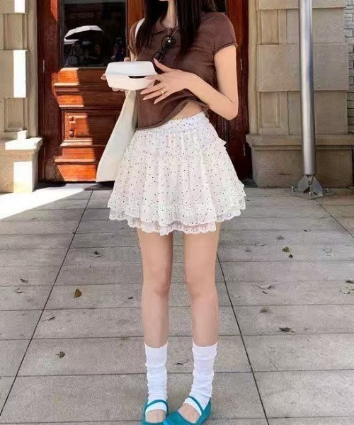 Achic(アシック)の「ドット柄ミニスカート(スカート・レディース・ブルー/アイボリー/ブラック・M)」の5枚目の写真