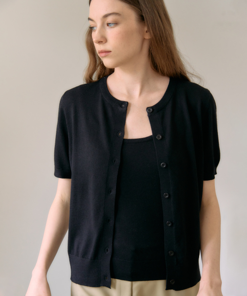 Ellioti(エリオティ)の「Pera Set-up Knit Sleeveless_3Color(Tシャツ/カットソー・レディース・ブラック/アイボリー/チャコール・FREE)」の4枚目の写真