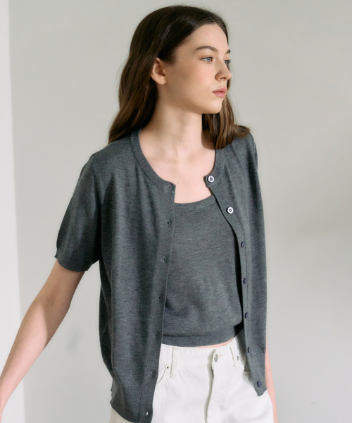 Ellioti(エリオティ)の「Pera Set-up Knit Sleeveless_3Color(Tシャツ/カットソー・レディース・ブラック/アイボリー/チャコール・FREE)」の5枚目の写真
