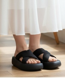 【厚底・歩きやすい】クロスストラップフラットフォームサンダル/2色展開 大人カジュアル トレンド スタイルアップ