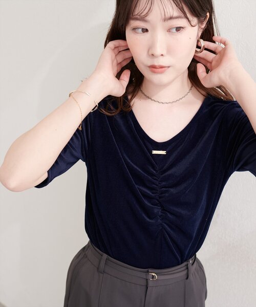 natural couture(ナチュラルクチュール)の「シアーベロアギャザーT(Tシャツ/カットソー・レディース・ブルー/オフホワイト/ブラック/グレイッシュベージュ/ブラウン/ボルドー/ピンク/ネイビー/ミント/ドット・FREE)」の14枚目の写真
