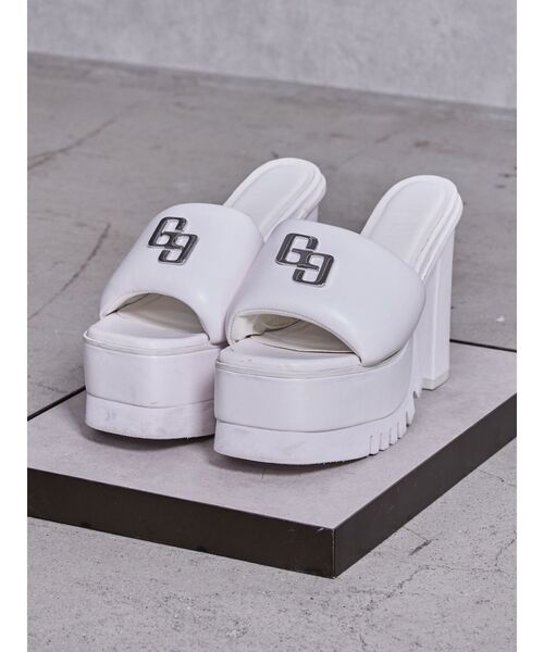 GYDA(ジェイダ)の「GG PUFFYタンクソールサンダル(サンダル・レディース・ブラック/オフホワイト・LARGE/MEDIUM/SMALL)」の1枚目の写真