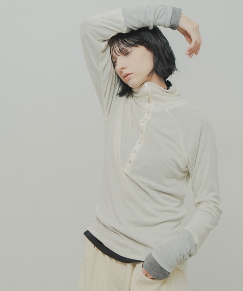 WHYTO.(ホワイト)の「「WHYTO. / ホワイト」front button turtleneck(Tシャツ/カットソー・レディース・ライム/レッド/オフホワイト/ブラック・36/38)」の2枚目の写真