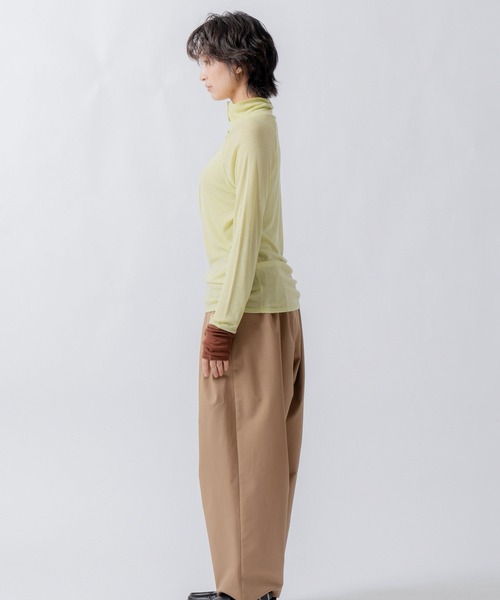 WHYTO.(ホワイト)の「「WHYTO. / ホワイト」front button turtleneck(Tシャツ/カットソー・レディース・ライム/レッド/オフホワイト/ブラック・36/38)」の7枚目の写真
