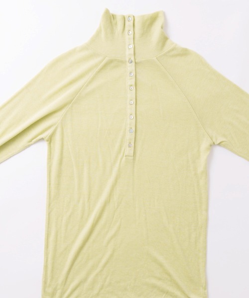 WHYTO.(ホワイト)の「「WHYTO. / ホワイト」front button turtleneck(Tシャツ/カットソー・レディース・ライム/レッド/オフホワイト/ブラック・36/38)」の6枚目の写真