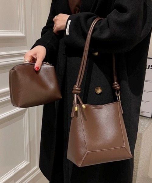 HAILY(ヘイリー)の「同素材ポーチ付き2WAYミニショルダーバッグ(ショルダーバッグ・レディース・ダークブラウン/ブラック・FREE)」の2枚目の写真