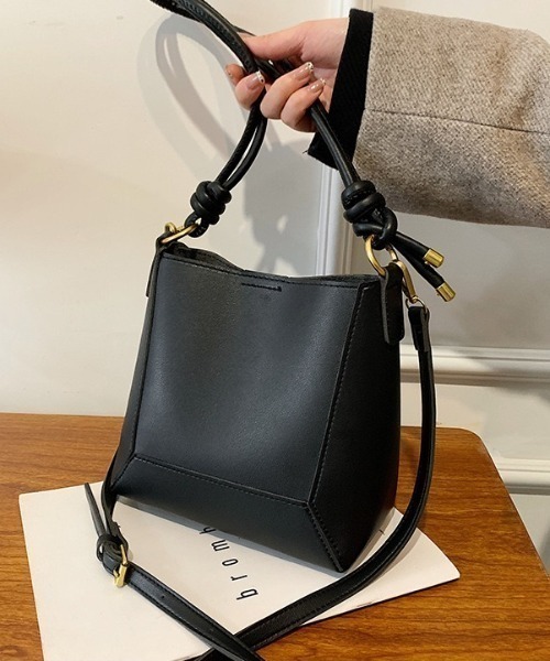 HAILY(ヘイリー)の「同素材ポーチ付き2WAYミニショルダーバッグ(ショルダーバッグ・レディース・ダークブラウン/ブラック・FREE)」の1枚目の写真