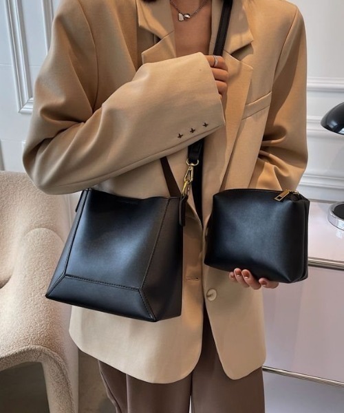HAILY(ヘイリー)の「同素材ポーチ付き2WAYミニショルダーバッグ(ショルダーバッグ・レディース・ダークブラウン/ブラック・FREE)」の8枚目の写真