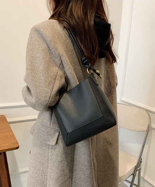 HAILY(ヘイリー)の「同素材ポーチ付き2WAYミニショルダーバッグ(ショルダーバッグ・レディース・ダークブラウン/ブラック・FREE)」の9枚目の写真