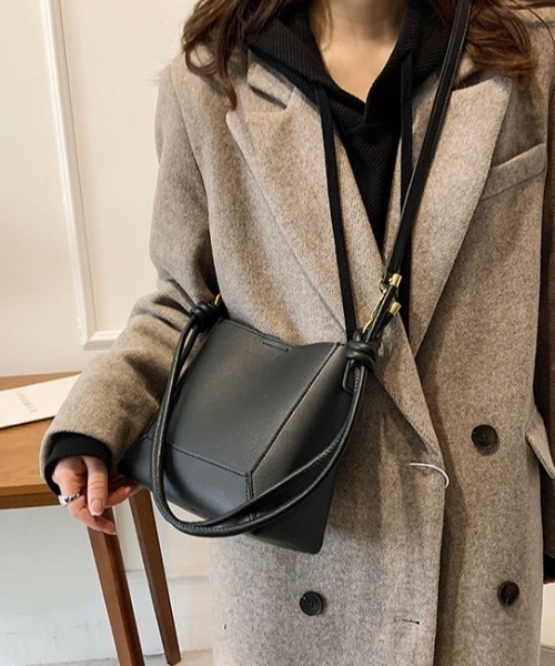 HAILY(ヘイリー)の「同素材ポーチ付き2WAYミニショルダーバッグ(ショルダーバッグ・レディース・ダークブラウン/ブラック・FREE)」の14枚目の写真