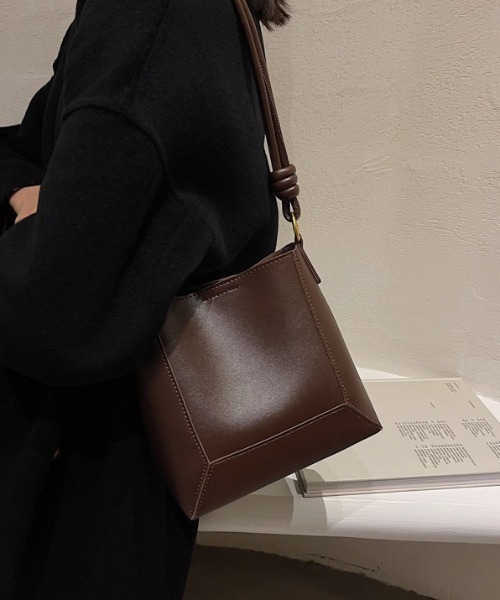 HAILY(ヘイリー)の「同素材ポーチ付き2WAYミニショルダーバッグ(ショルダーバッグ・レディース・ダークブラウン/ブラック・FREE)」の19枚目の写真