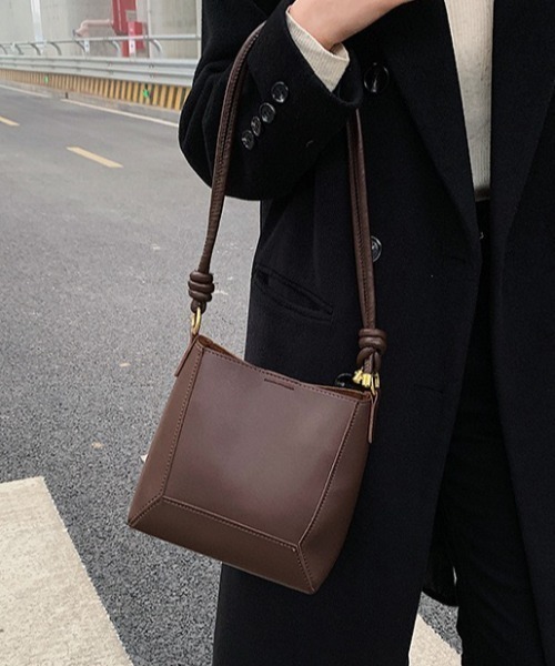 HAILY(ヘイリー)の「同素材ポーチ付き2WAYミニショルダーバッグ(ショルダーバッグ・レディース・ダークブラウン/ブラック・FREE)」の21枚目の写真