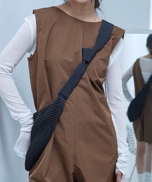 OFROOM(オフルーム)の「Mesh Moon Bag|メッシュムーンバッグ(ショルダーバッグ・レディース・ブラック/ベージュ・ONESIZE)」の11枚目の写真
