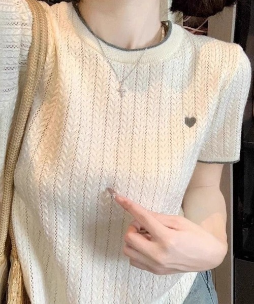 Beststore(ベストストア)の「ハート刺繍 配色サマーニットトップス 半袖 ケーブル編み クルーネック プルオーバー フレンチガーリー(Tシャツ/カットソー・レディース・ブラック/グレー/アイボリー/ブルー・FREE)」の6枚目の写真